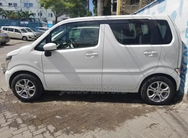 Suzuki Wagon R 660 Petrol FWD 2017, Affordable Luxury in White
