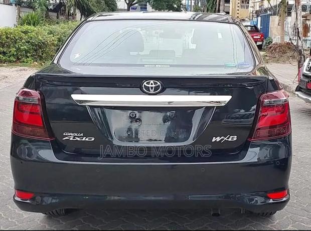 2017 Toyota Axio Hybrid G 2WD Black - Modern Black Sedan