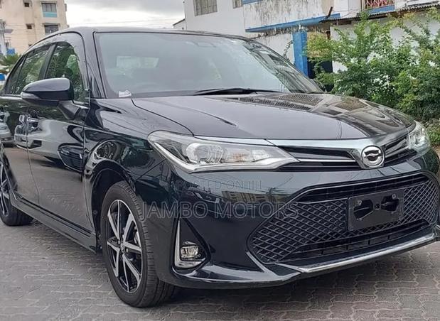 2017 Toyota Axio Hybrid G 2WD Black - Modern Black Sedan