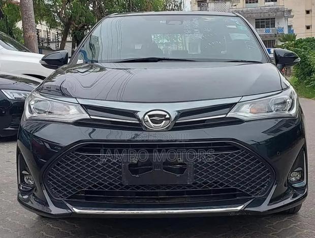 2017 Toyota Axio Hybrid G 2WD Black - Modern Black Sedan