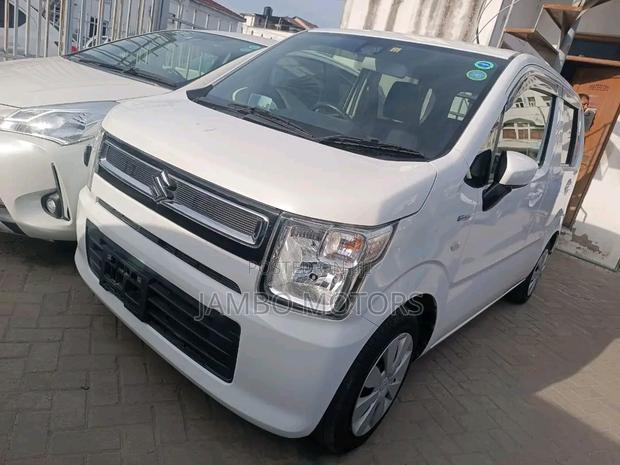 White 2017 Wagon R 660 Hybrid FWD by Suzuki