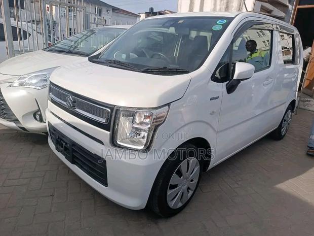 White 2017 Wagon R 660 Hybrid FWD by Suzuki
