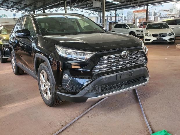 Black 2022 Toyota RAV4 XLE Premium - Unmatched Style and Performance