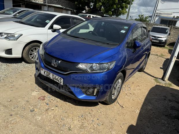 Pre-owned Blue 2014 Honda Fit - Compact & Versatile Sedan
