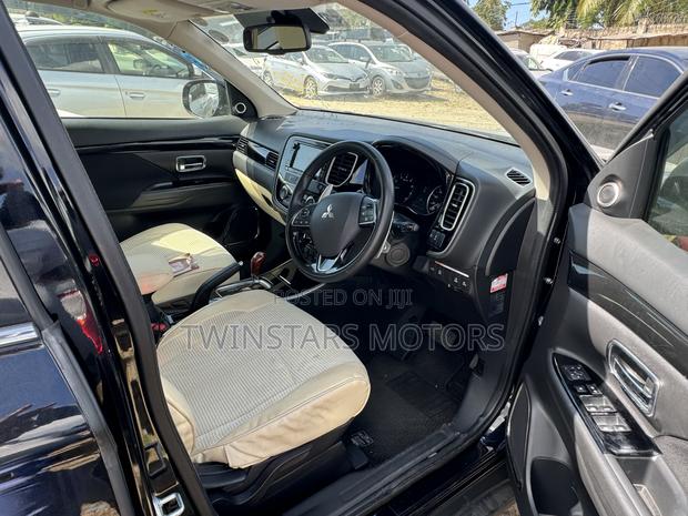 Spacious 2017 Mitsubishi Outlander SEL FWD in Black: Affordable Luxury