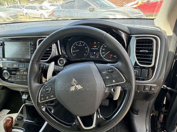 Spacious 2017 Mitsubishi Outlander SEL FWD in Black: Affordable Luxury