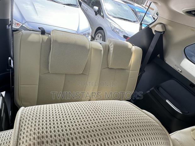 Spacious 2017 Mitsubishi Outlander SEL FWD in Black: Affordable Luxury