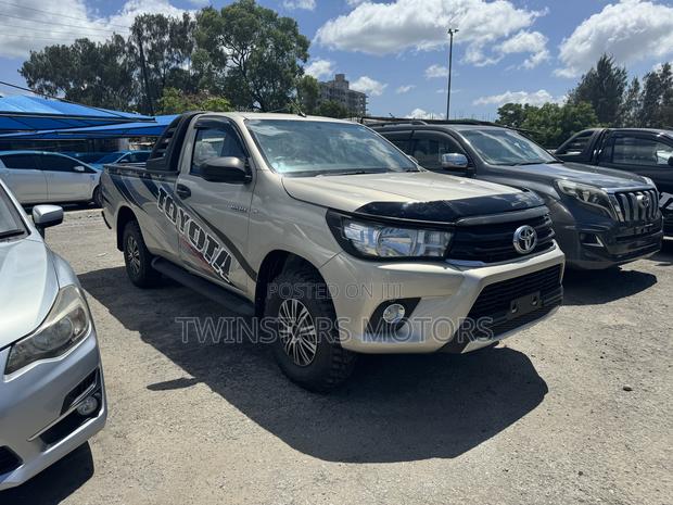 2018 Toyota Hilux Beige: Experience the Ultimate in Off-Road Capability
