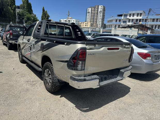 2018 Toyota Hilux Beige: Experience the Ultimate in Off-Road Capability