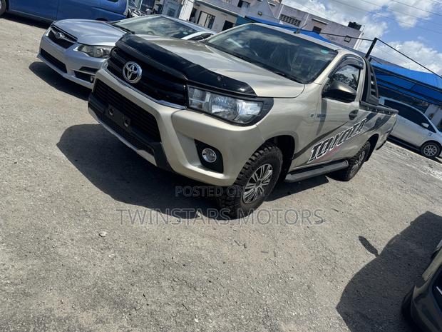 2018 Toyota Hilux Beige: Experience the Ultimate in Off-Road Capability