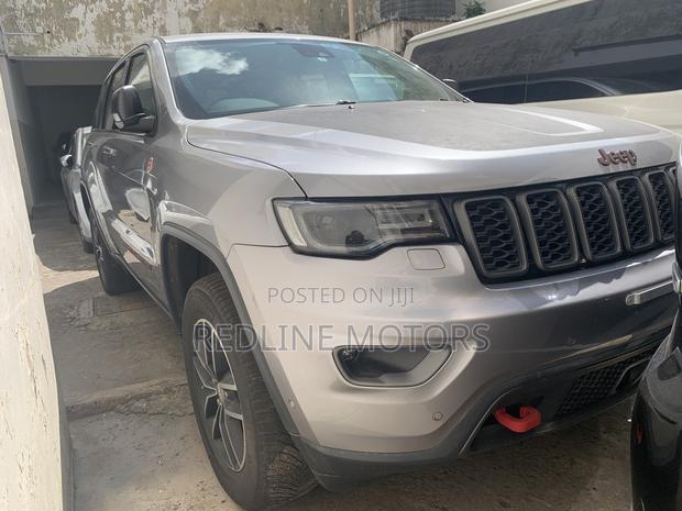 2017 Jeep Grand Cherokee Trailhawk 4x4 Luxury Silver: Unmatched Off-Road Capability