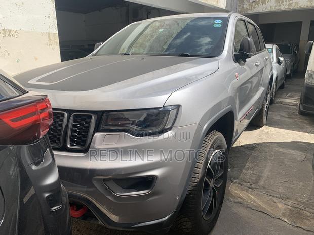 2017 Jeep Grand Cherokee Trailhawk 4x4 Luxury Silver: Unmatched Off-Road Capability