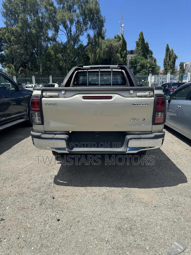 2018 Toyota Hilux Beige: Experience the Ultimate in Off-Road Capability