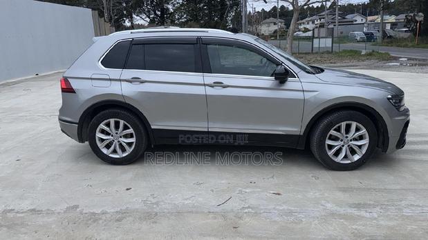 Stylish 2018 Volkswagen Tiguan in Gray: A Perfect Family SUV