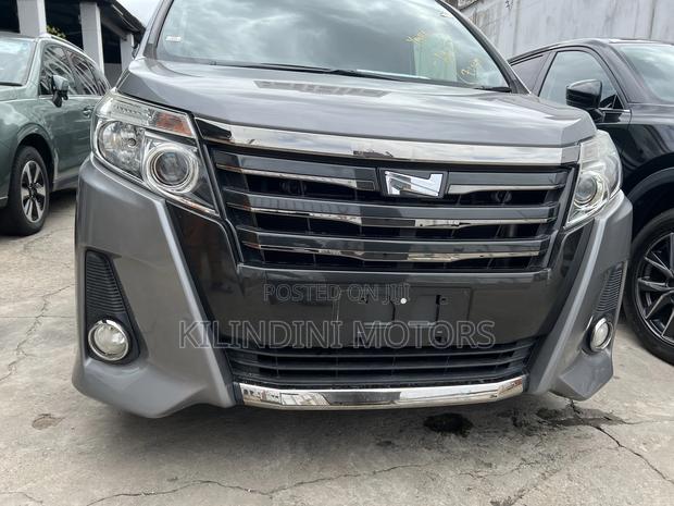 Toyota Noah 2017 Gray