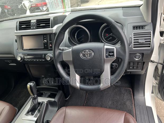 Toyota Land Cruiser Prado 2017 White