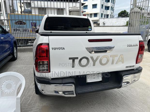 Toyota Hilux 2017 White