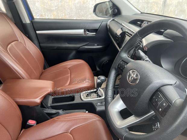 Toyota Hilux 2017 Blue