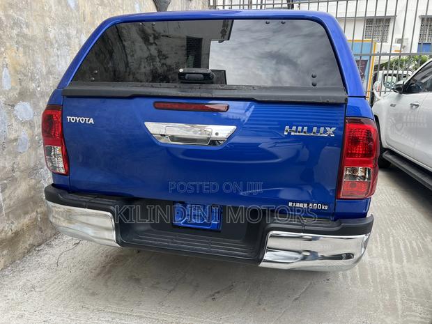 Toyota Hilux 2017 Blue