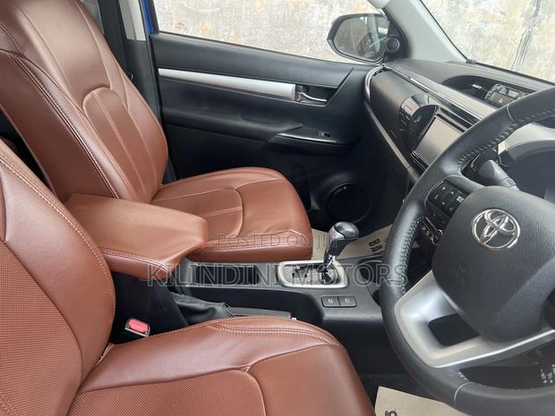 Toyota Hilux 2017 Blue