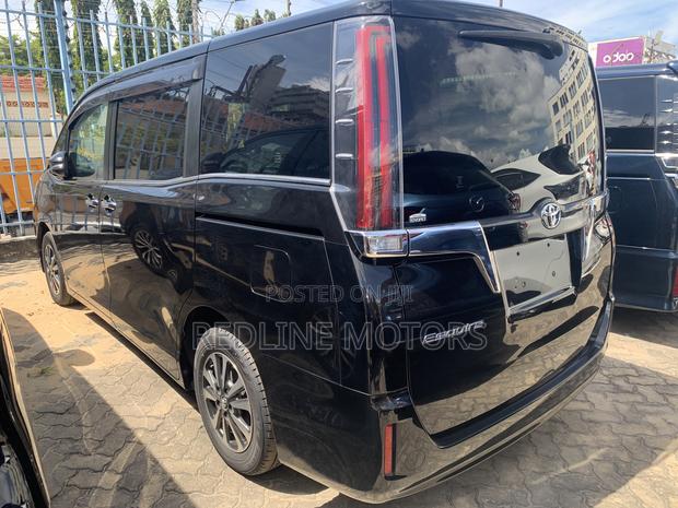 2018 Black Toyota Esquire 2.0 FWD: Comfortable 8-Seater