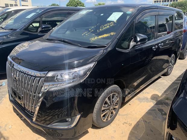 2018 Black Toyota Esquire 2.0 FWD: Comfortable 8-Seater