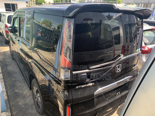 Honda Stepwgn 2016 - Black Edition - Luxury and Comfort