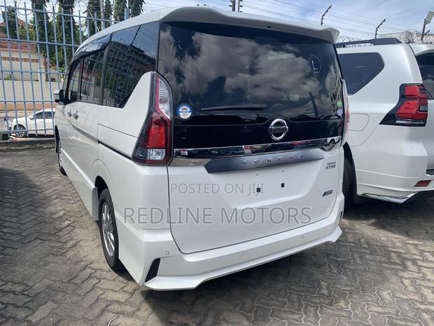 2017 Nissan Serena White Special Edition