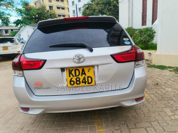 Silver 2015 Toyota Corolla Fielder: A Smart Choice for Your Drive