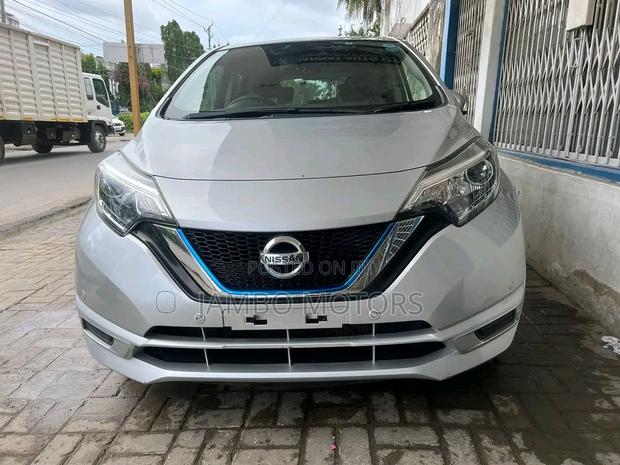 Nissan Note 1.2 Hybrid 2017 - Efficient, Spacious, & Modern