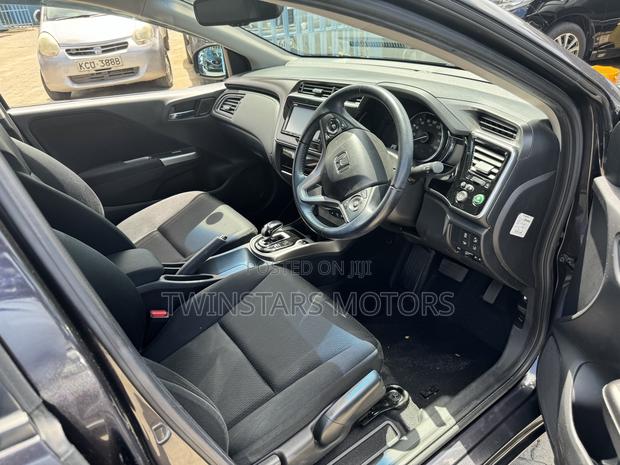 Honda Grace 1.5 Hybrid FWD 2017 - Gray: Affordable and efficient hybrid sedan