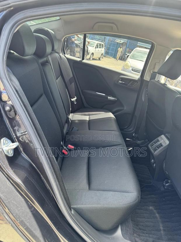 Honda Grace 1.5 Hybrid FWD 2017 - Gray: Affordable and efficient hybrid sedan
