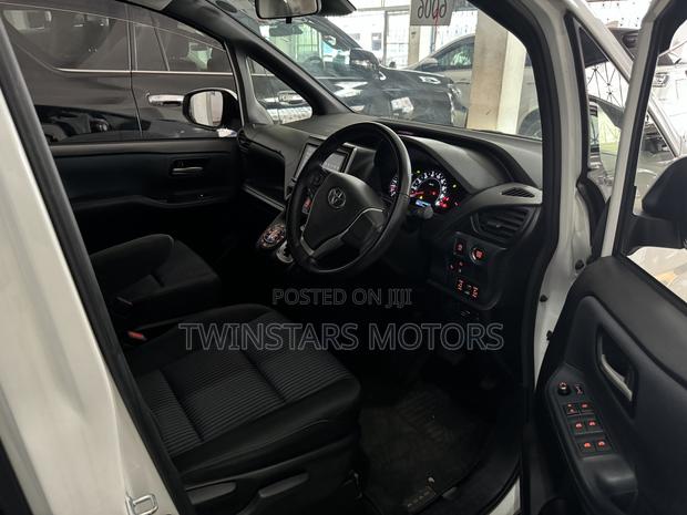 2017 Toyota Noah 8-Seater 2.0 FWD White - Pre-owned Luxury