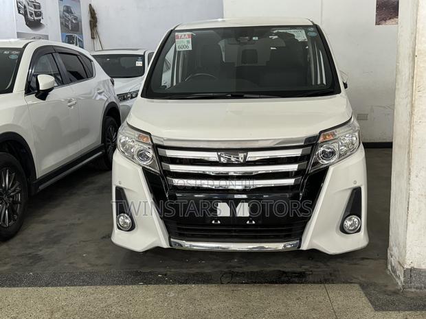 2017 Toyota Noah 8-Seater 2.0 FWD White - Pre-owned Luxury