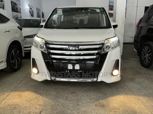 2017 Toyota Noah 8-Seater 2.0 FWD White - Pre-owned Luxury