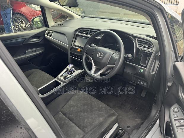Black Honda Fit Shuttle 1.5 Hybrid 2WD 2017