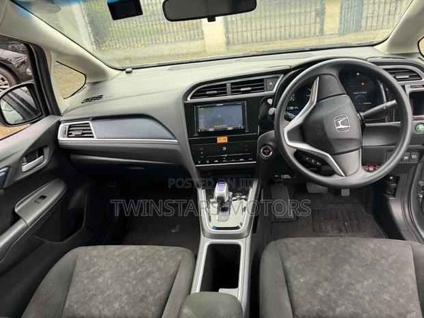 Black Honda Fit Shuttle 1.5 Hybrid 2WD 2017