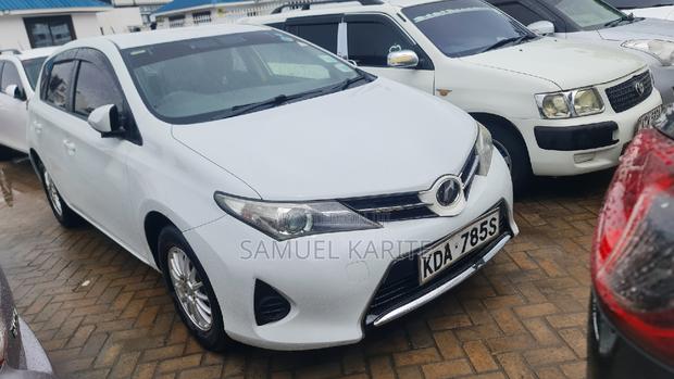 Pre-owned 2013 Toyota Auris White - Affordable