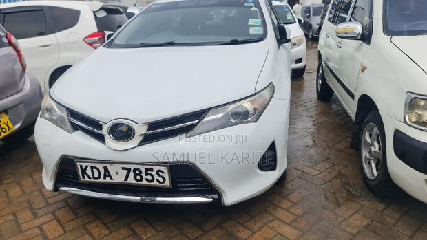 Pre-owned 2013 Toyota Auris White - Affordable