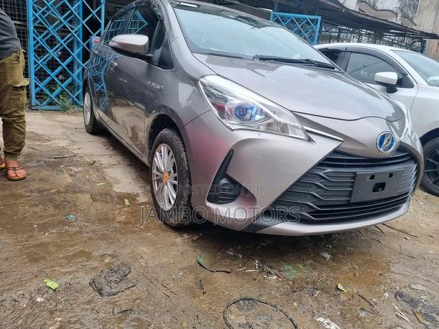 2017 Toyota Vitz 1.5 FWD Hybrid 5dr Gold: A Smart, Eco-Friendly, and Comfortable Drive
