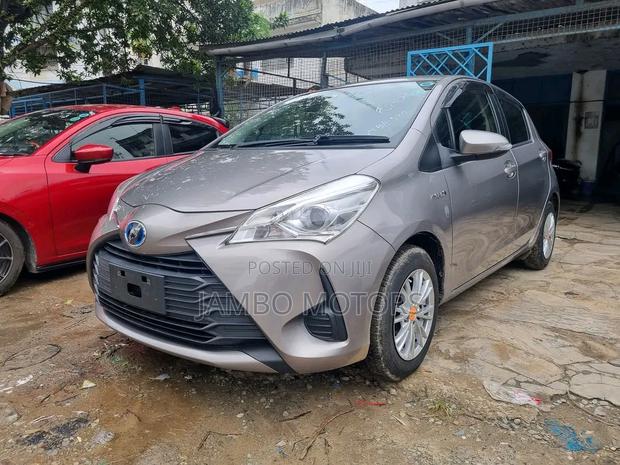 2017 Toyota Vitz 1.5 FWD Hybrid 5dr Gold: A Smart, Eco-Friendly, and Comfortable Drive
