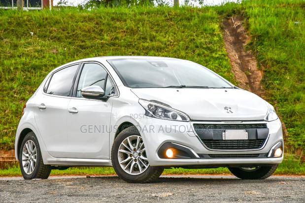 2017 Peugeot 208 Pearl: Stylish and Efficient Compact Car