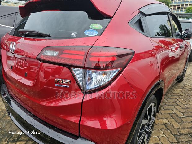 Red Honda Vezel 2017: Compact SUV with Style