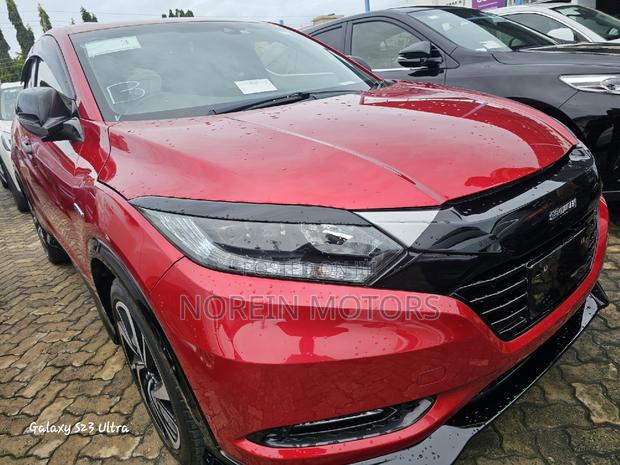 Red Honda Vezel 2017: Compact SUV with Style
