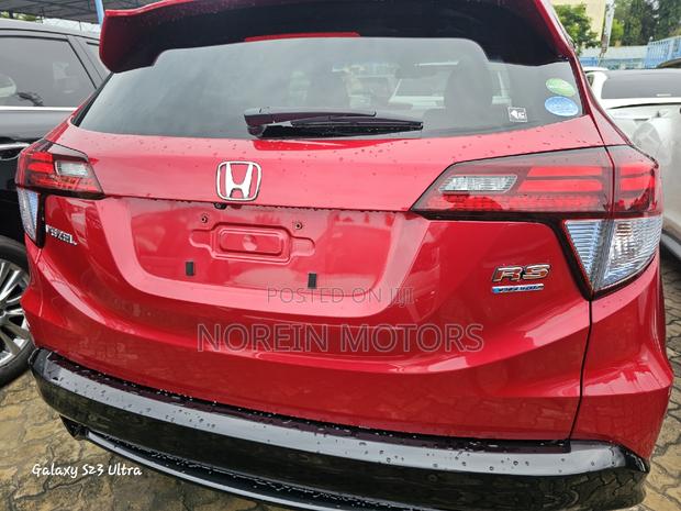 Red Honda Vezel 2017: Compact SUV with Style