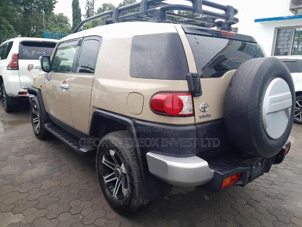 Toyota FJ Cruiser 2019 Gold