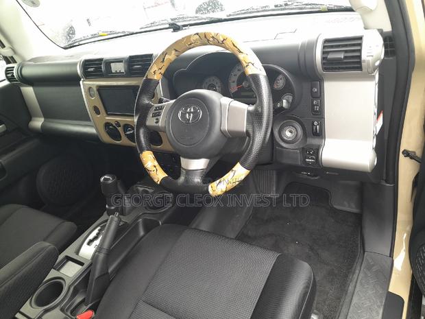 Toyota FJ Cruiser 2019 Gold