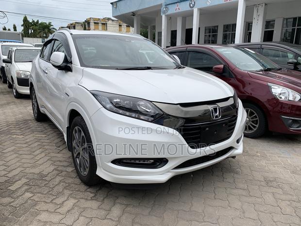 Honda Vezel 1.5 Hybrid 2WD 2017 White - Top Quality Pre-Owned