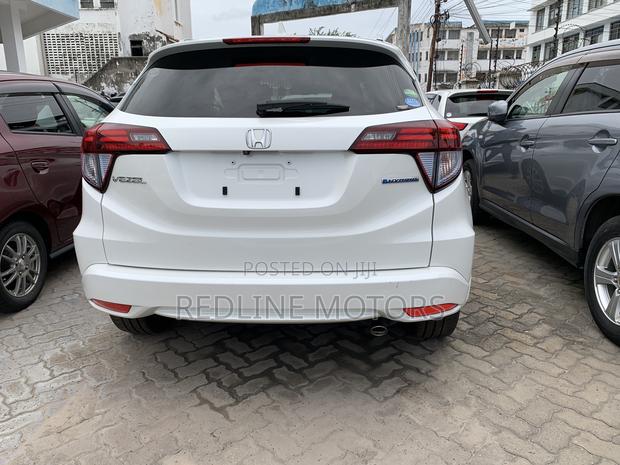 Honda Vezel 1.5 Hybrid 2WD 2017 White - Top Quality Pre-Owned