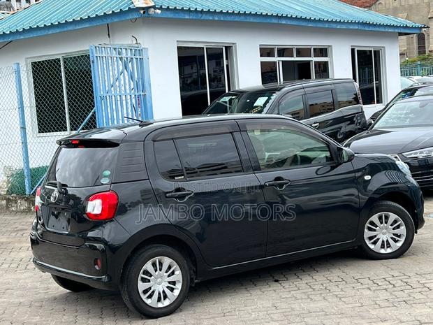 2017 Toyota Passo 1.0 FWD Black: Stylish and Efficient Compact Car